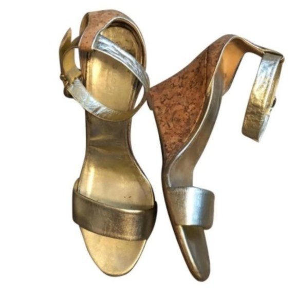 Gucci Gold Cork Wedges Off